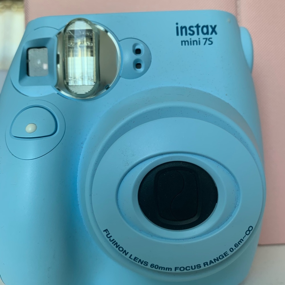 Polaroid Camera - Picture 2 of 3